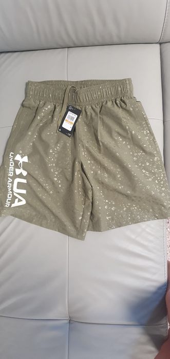 Spodenki Under Armour nowe s/m