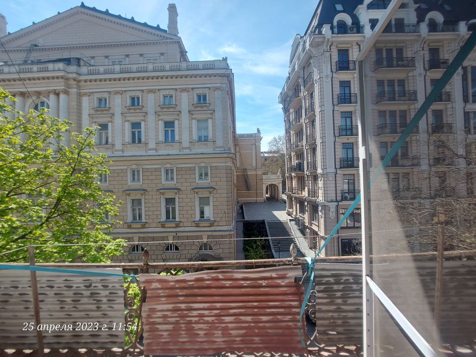 Три комнаты в комуне 108м² центр города