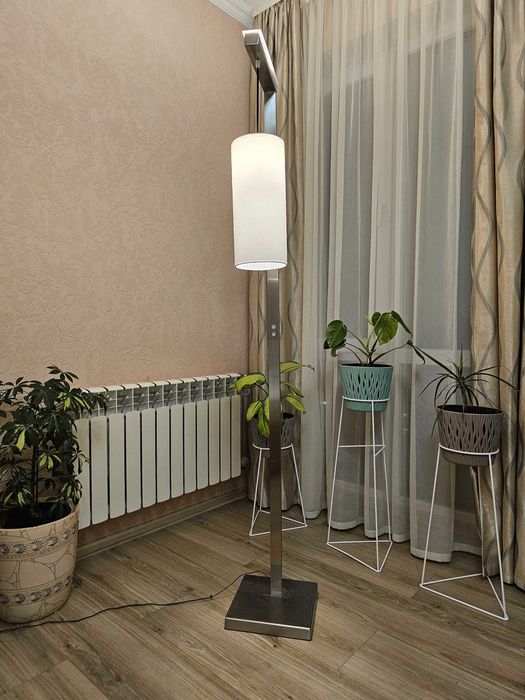 торшер LED з двома джерелами світла та регулюванням підсвітки