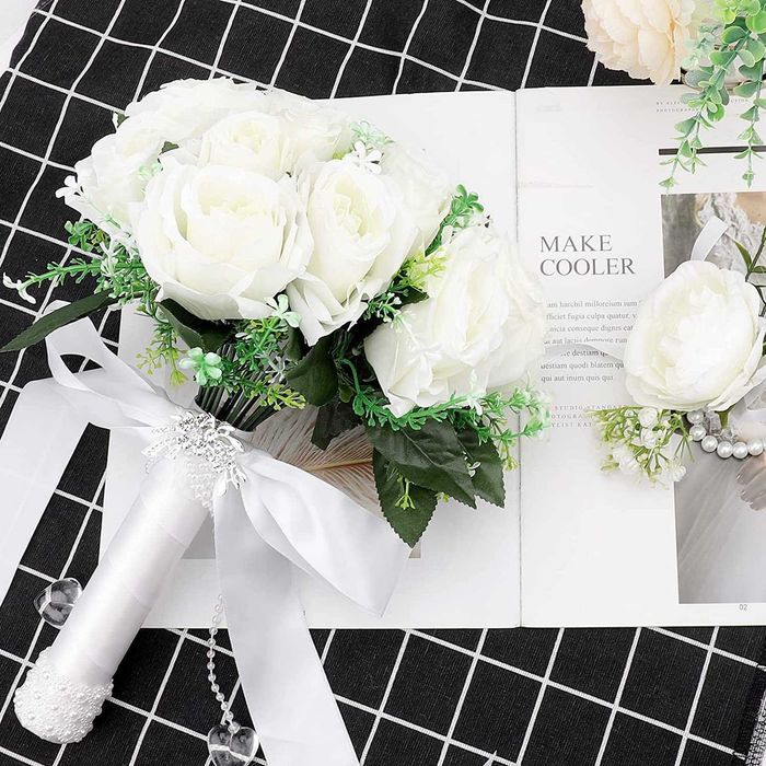 Ramo de noiva e boneca, em branco e rosa de casamento, ramo de flores