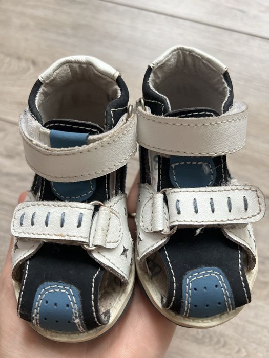 Босоніжки шкіряні 19р