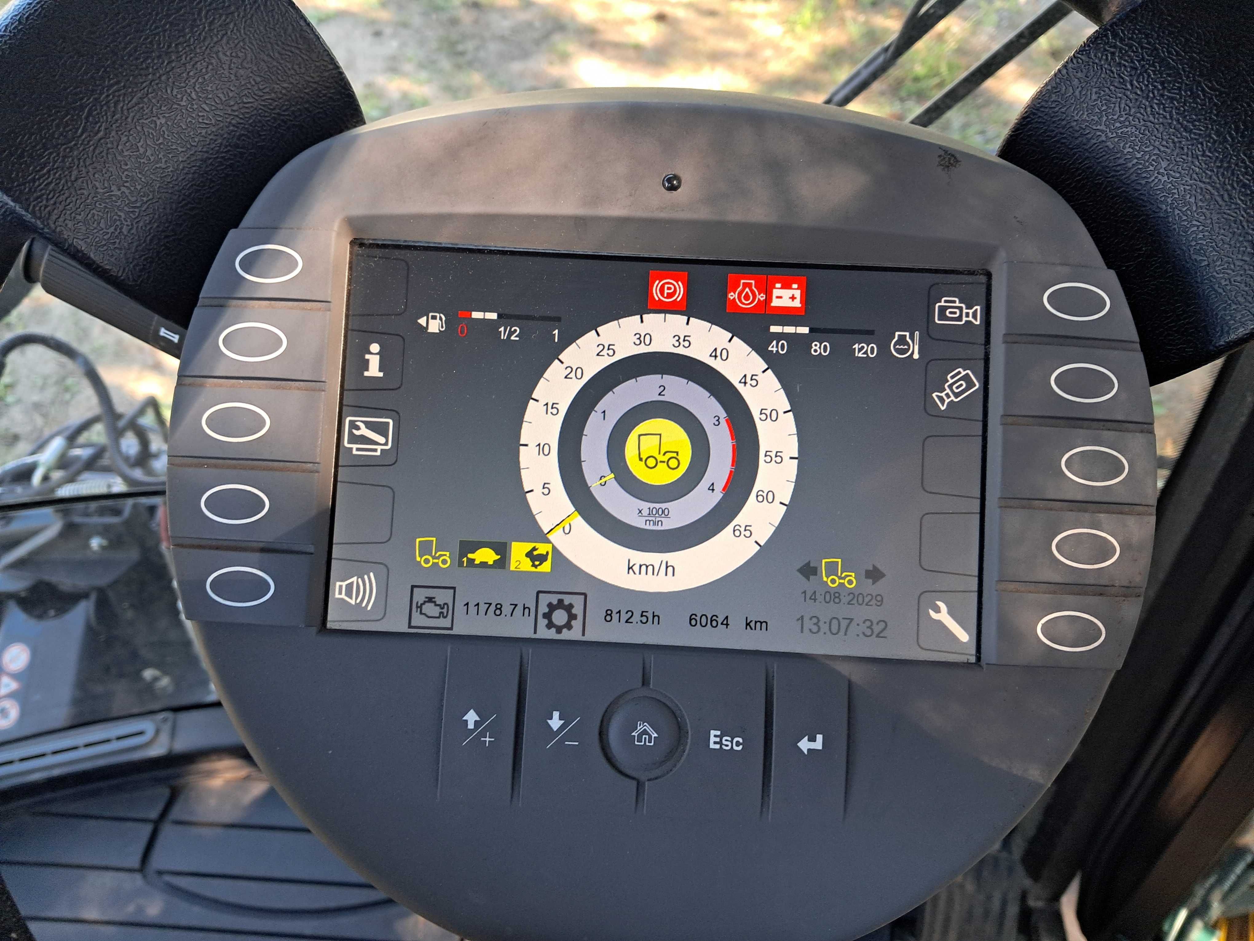 nośnik narzędzi Karcher MC 130 4x4 ,2018r, zamiatarka chodnikowa