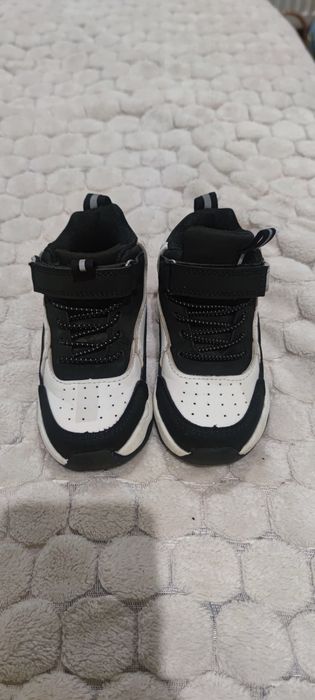 Дитячі хайтопи (високі кросівки)