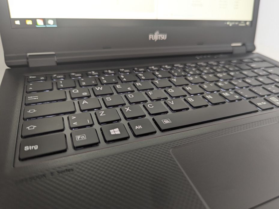 НАДІЙНИЙ Ноутбук Fujitsu E548 14FHD i5-10 8/256 гарна автоність, ідеал