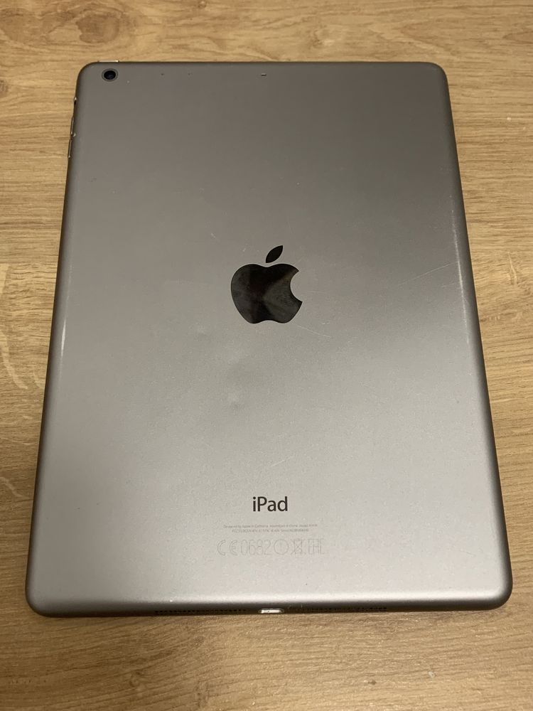 Apple iPad Air 16GB WiFi Model A1474 SPACE GRAY WIFI