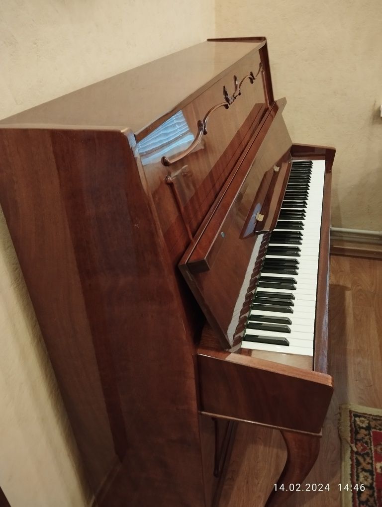 Продам піаніно " Україна".