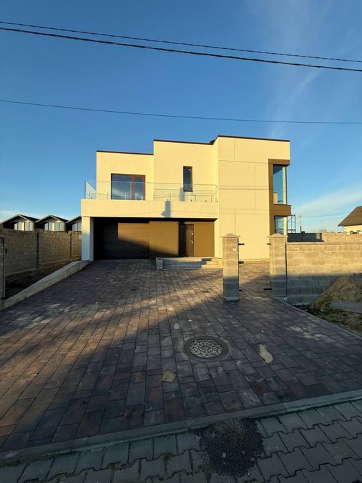 Чудовий 3К будинок в тихому районі!