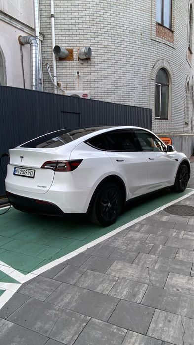 Продам  автомобіль Tesla model Y