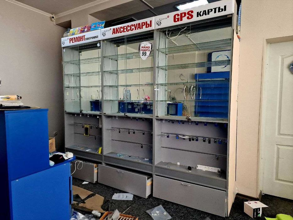 Торгові вітрини для електроніки, аксесуарів або б’юті-сфери