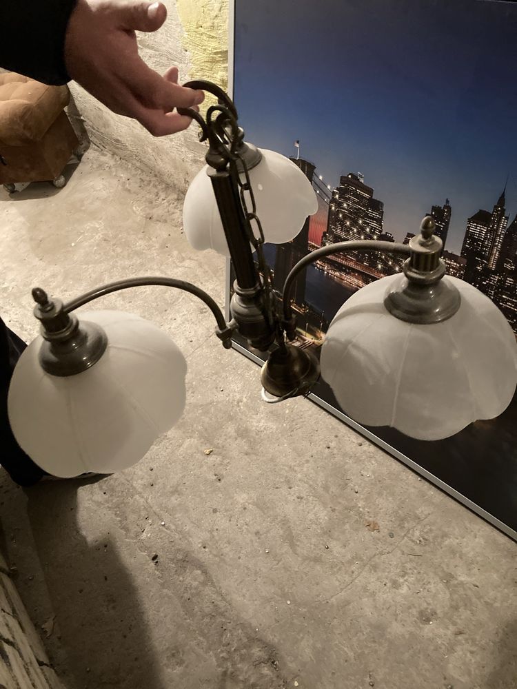 Lampa wisząca ze szklanymi kloszami