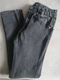 Czarne spodnie rurki Reserved 146