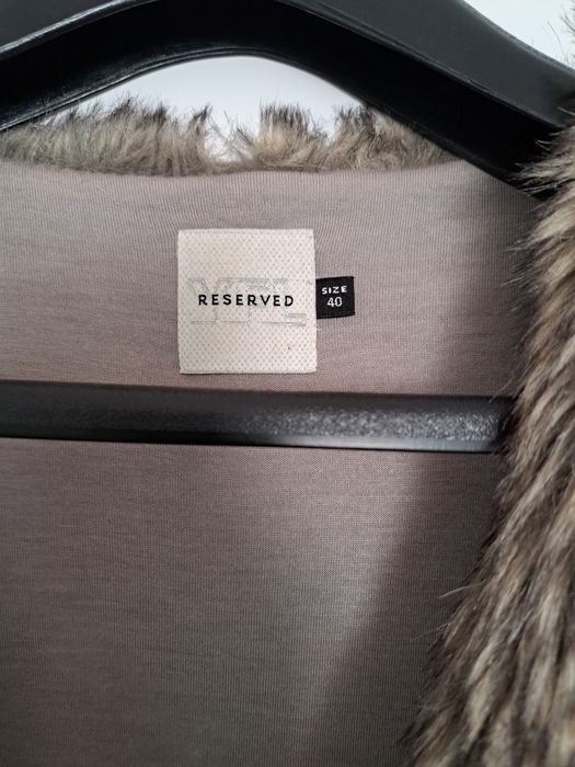 Kamizelka z futerka Reserved 40