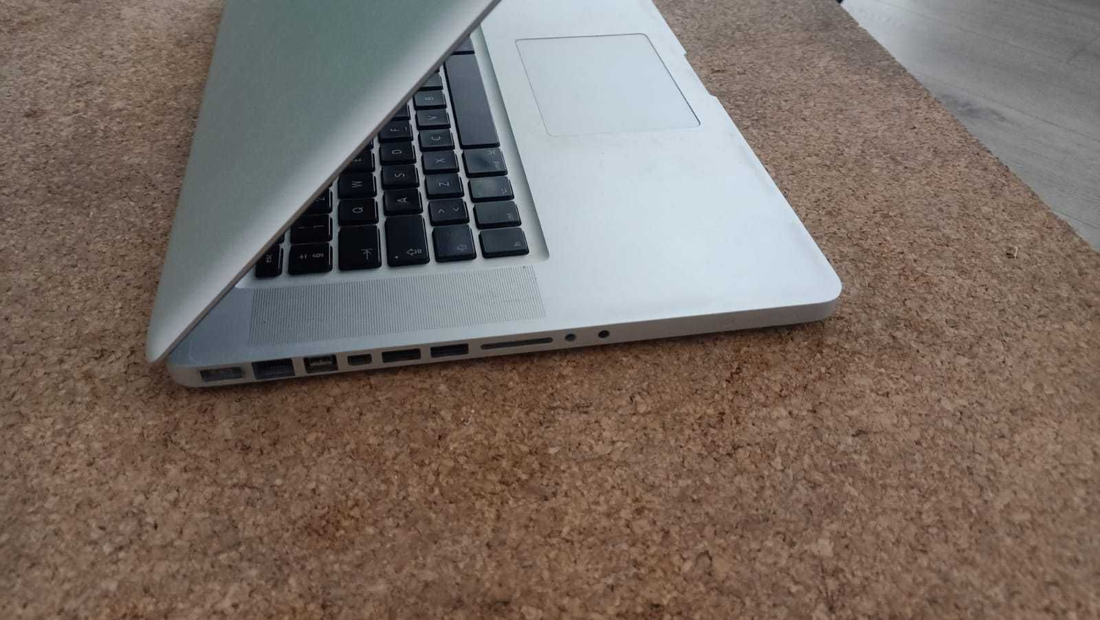 MacBook Pro A1286 para peças – ecrã OK, sem disco