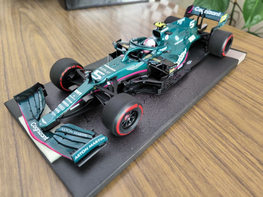 Aston Martin AMR21 F1 Vetell 2021 Minichamps 1/18
