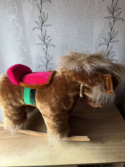 Гойдалка, качалка дитяча