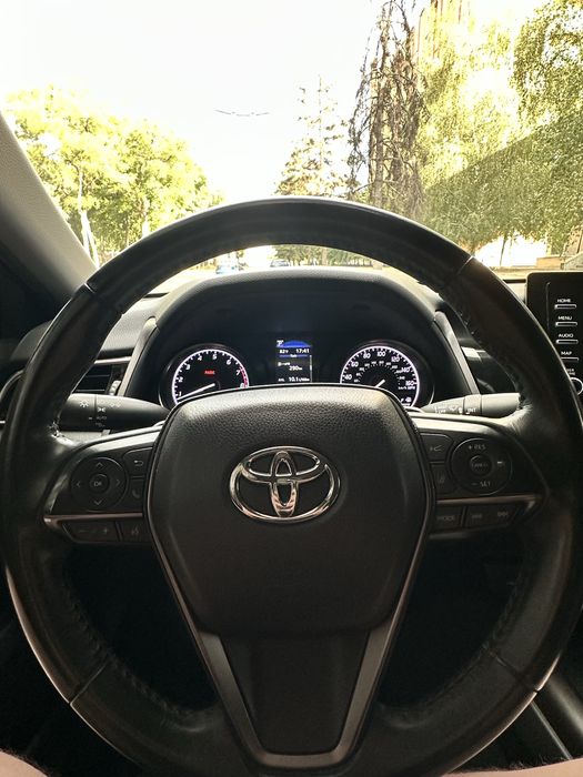 Toyota Camry 75 2021 рік