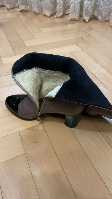 Жіночі шкіряні чоботи