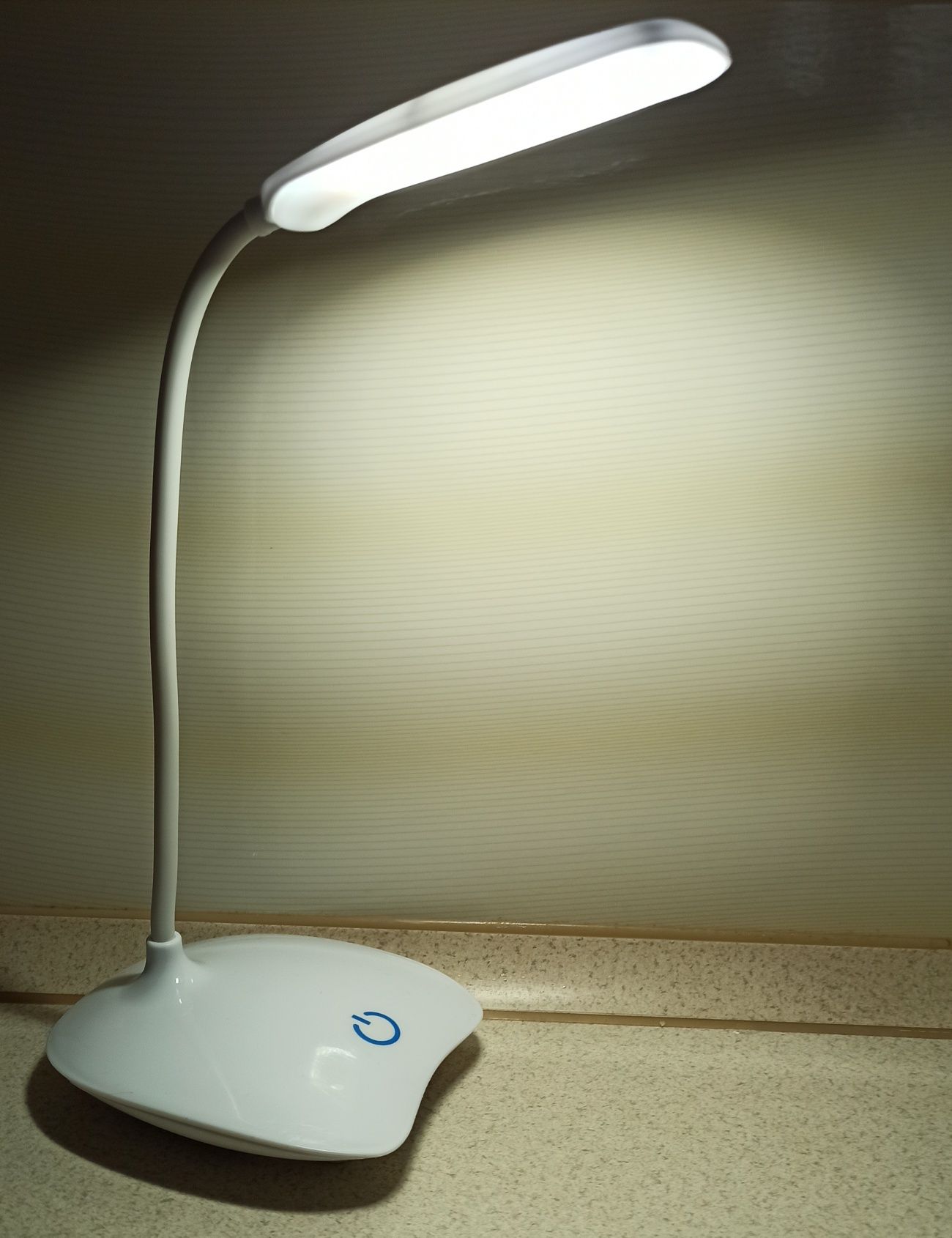 Лампа LED на аккамуляторе