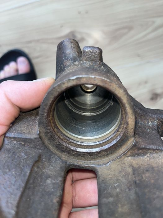 Задній лівий супорт Opel Vivaro 2/Renault 2 Trafic 01-14 ABS 520451