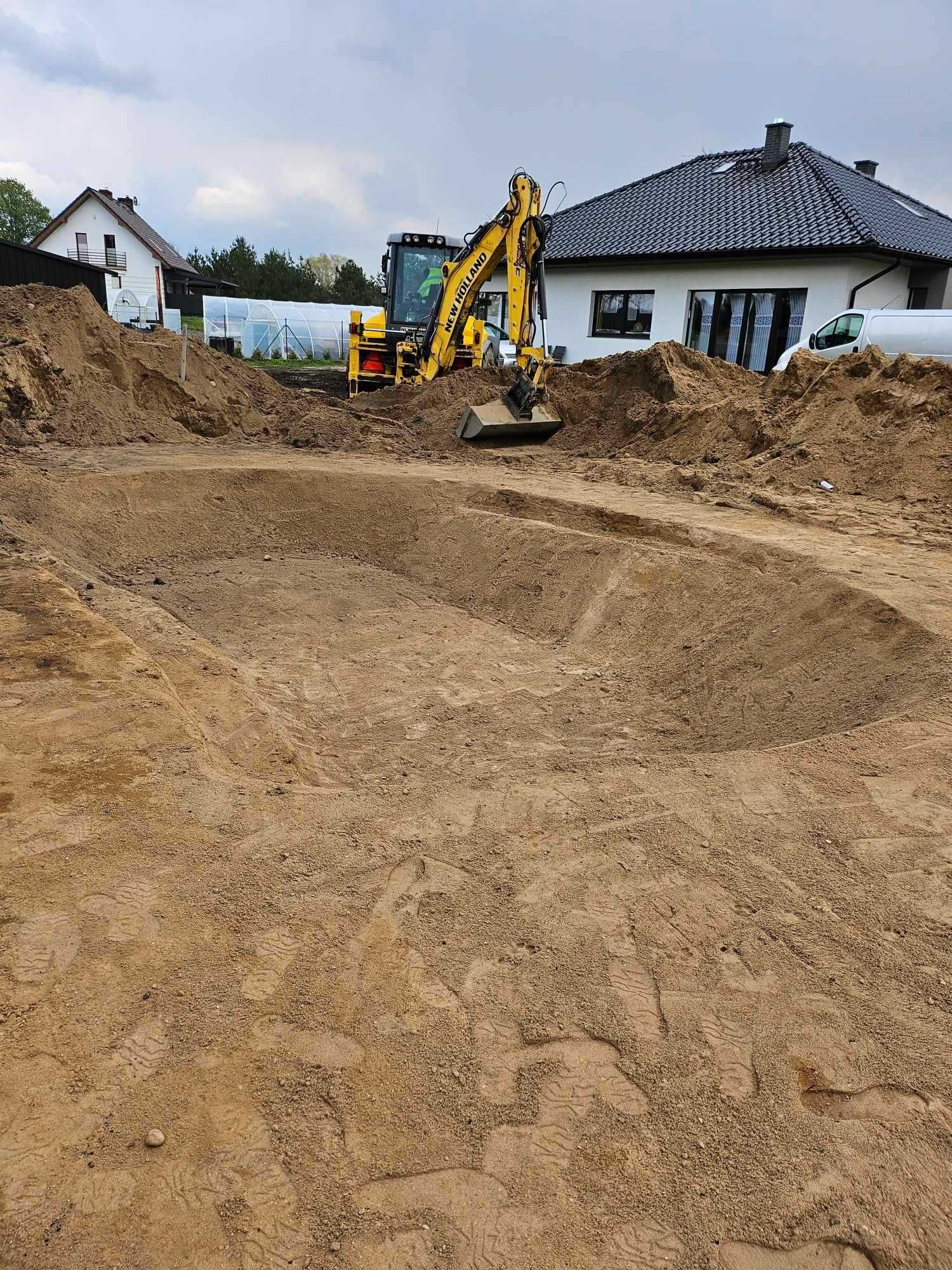 Usługi z koparko-ładowarką ,roboty ziemne