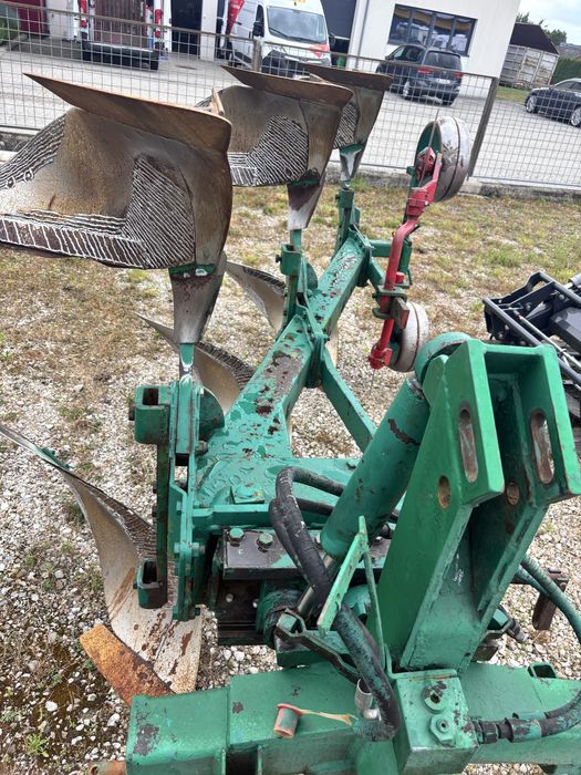 Оборотний плуг , плуг трьохкорпусний оборотний