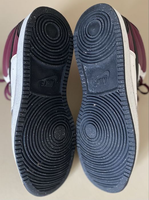 Чоловічі кросівки NIKE.