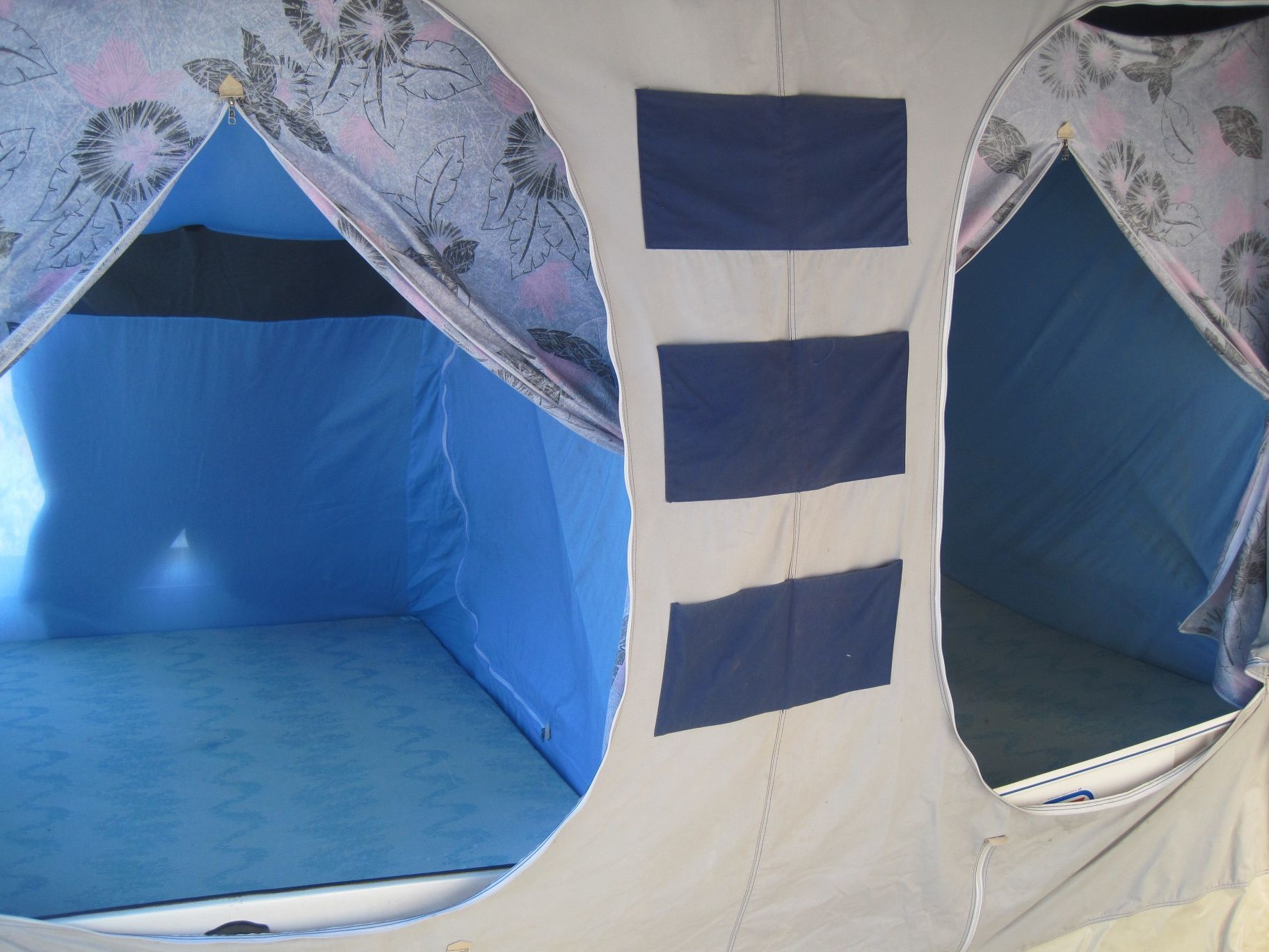 Atrelado tenda com 2 quartos e sala.