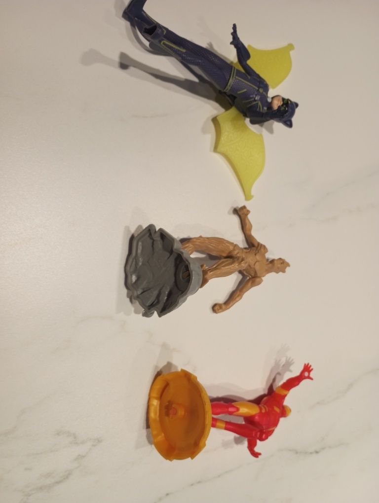3 figurki bohaterów