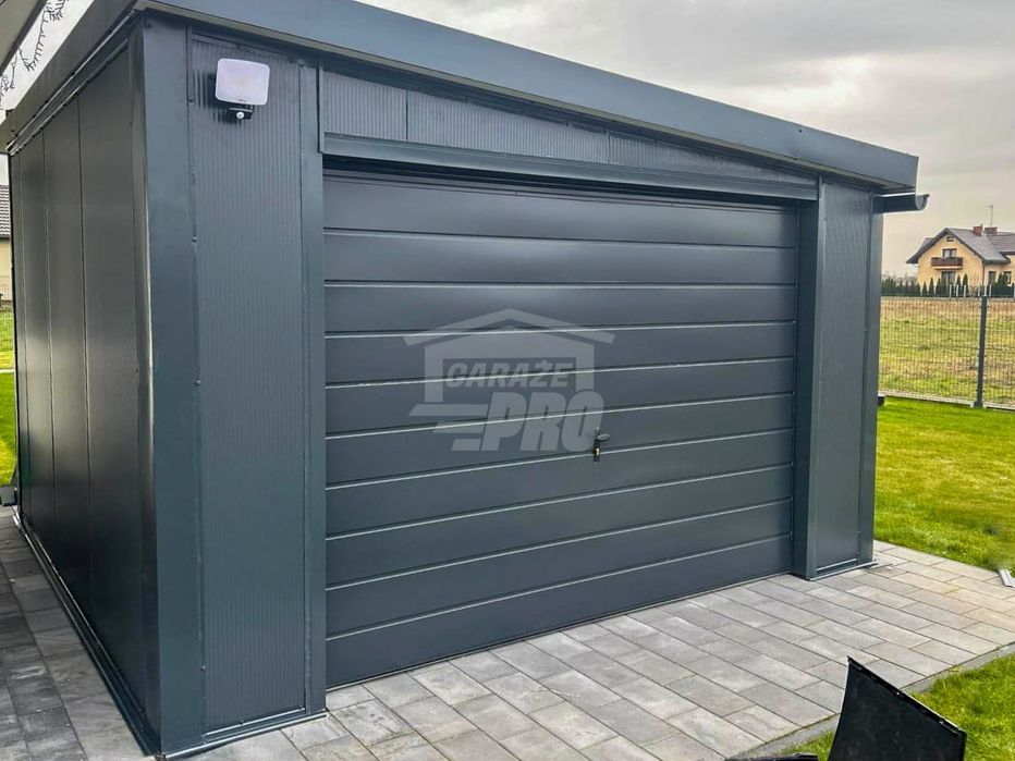 Garaż płyta warstwowa 4x4  Antracyt  Dach spad w prawo GP368