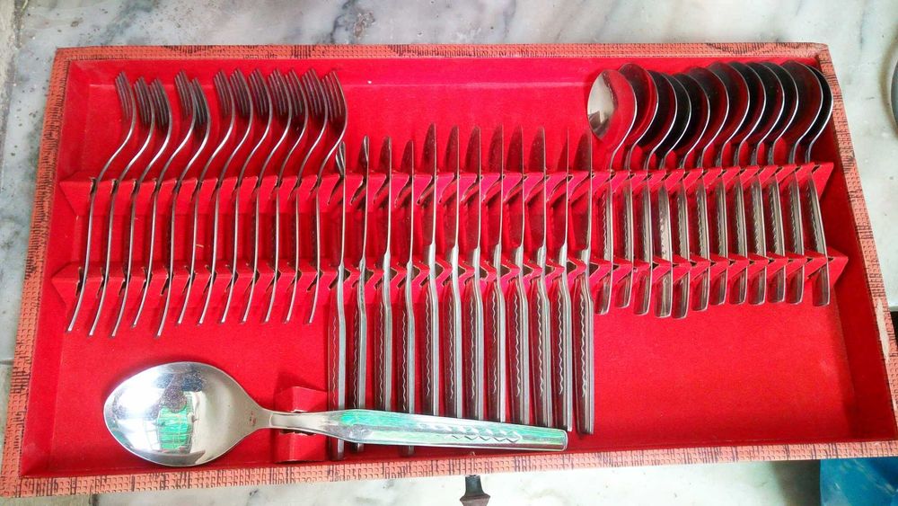 Faqueiro novo com mais de 80 peças vintage