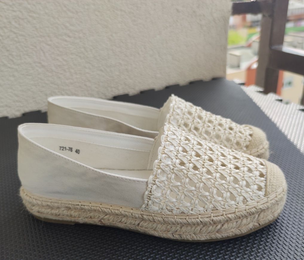 Nowe beżowe espadryle