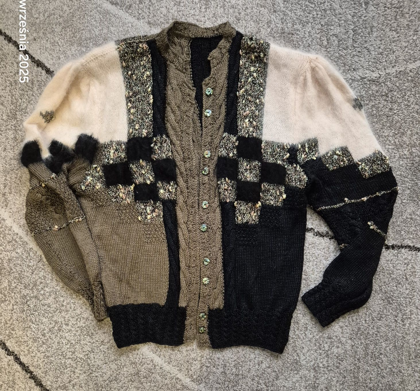 Sweter ręcznie robiony na drutach