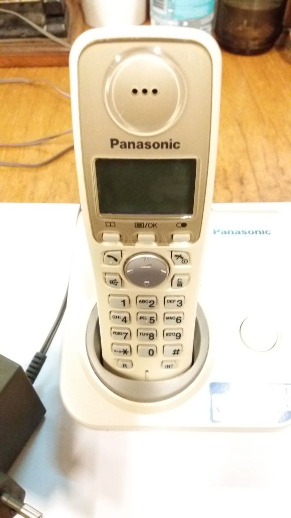 Telefon Panasonic przenośny.
