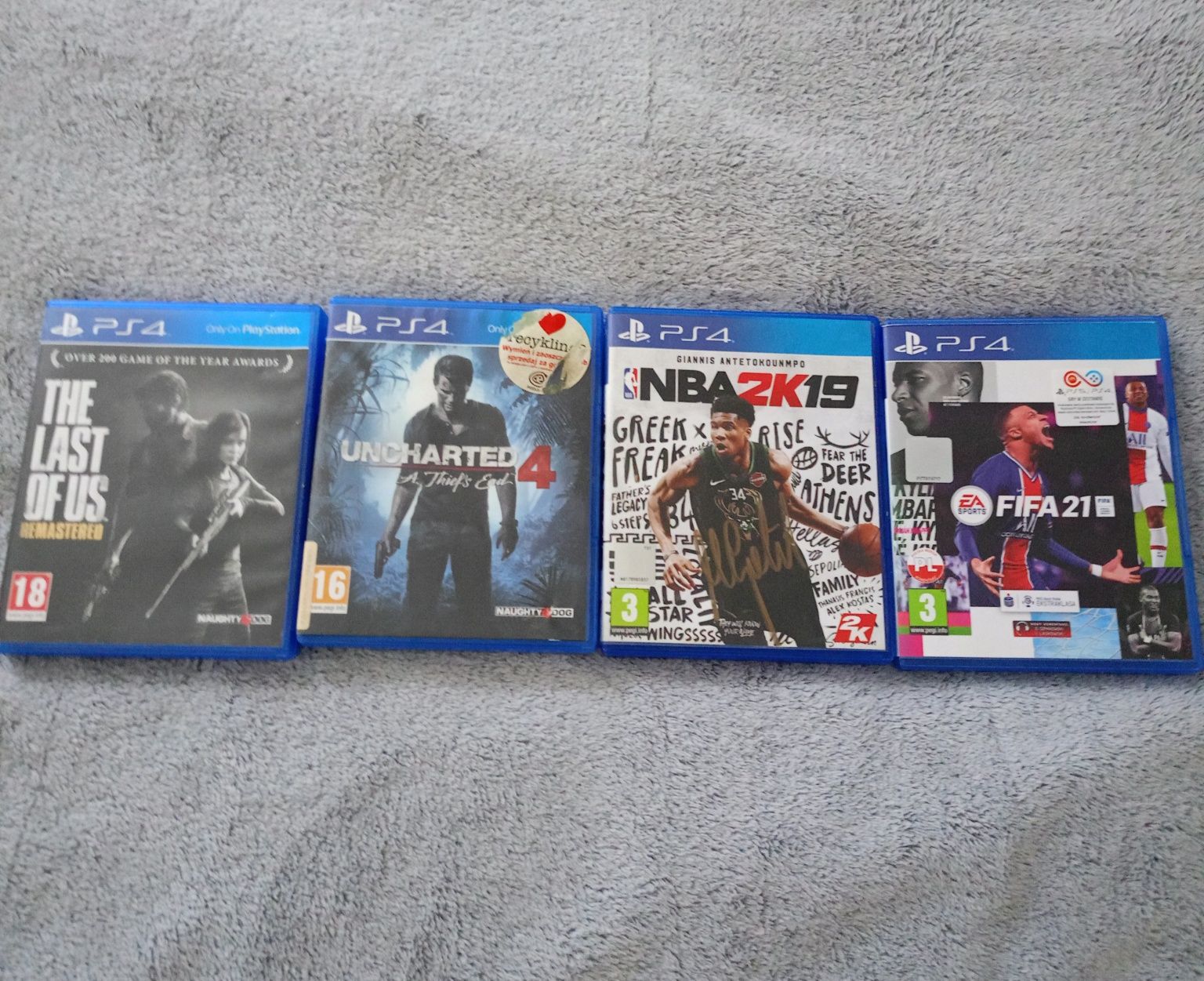 Mam na sprzedaż PS4 w bardzo dobrym stanie+orginalny pad +4gry