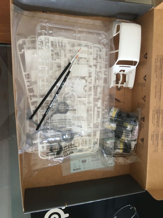 Renault 4 Kit Heller escala 1:24