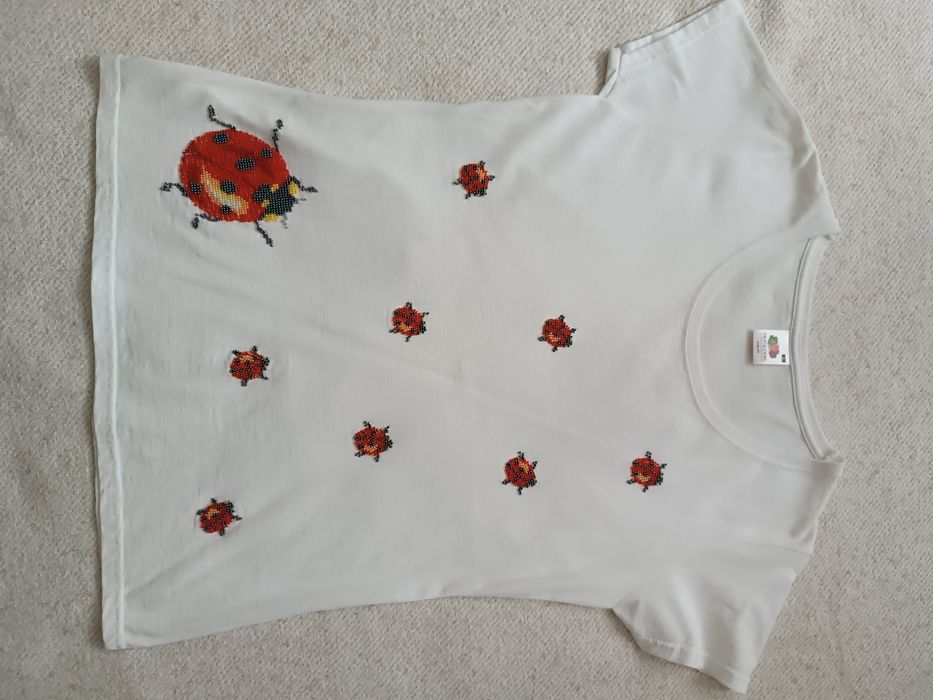 Костюм, вишитий бісером