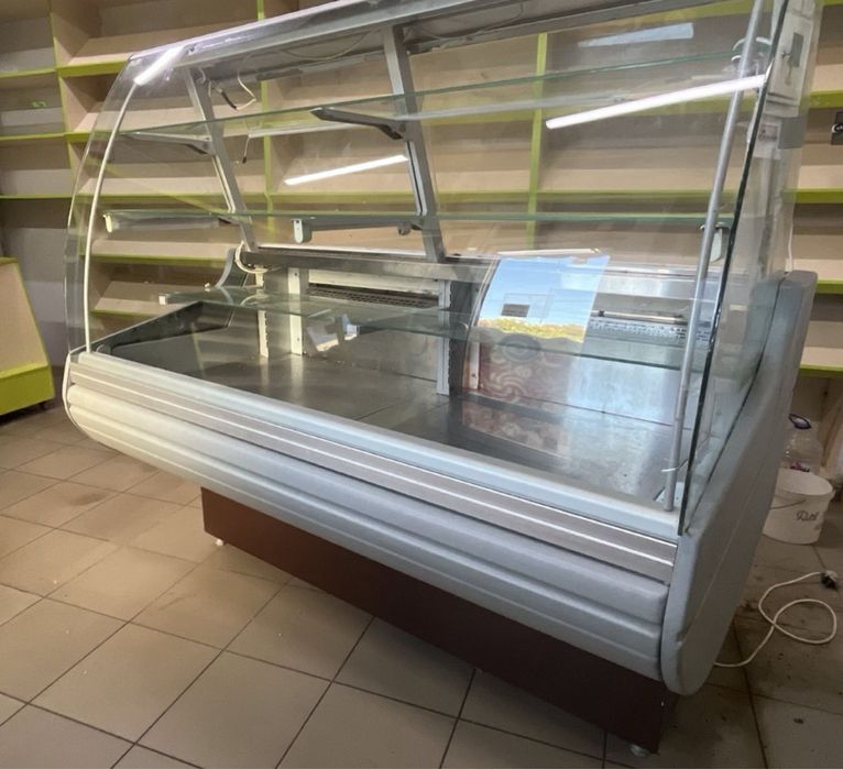Продам холодильну вітрину Belluno 0.9-1.5 Кондитерська