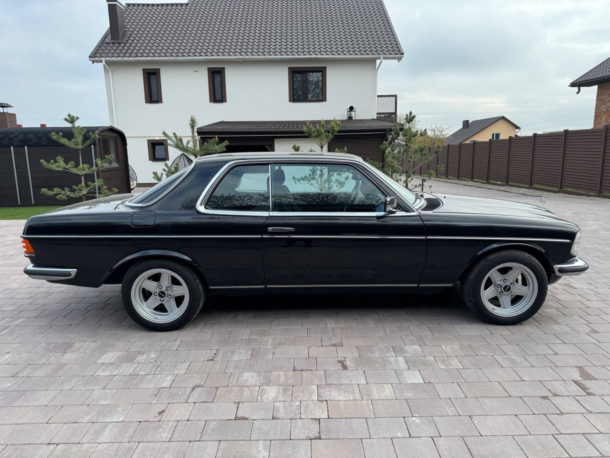 Mercedes 230 CE W123 COUPE