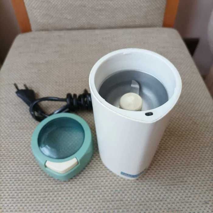 Udarowy młynek do kawy Predom Niewiadów UD 40 typ 630 z PRL-u