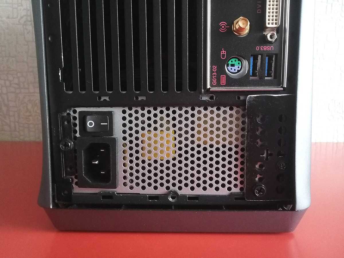 корпус Mini-ITX формата Fractal Design Era