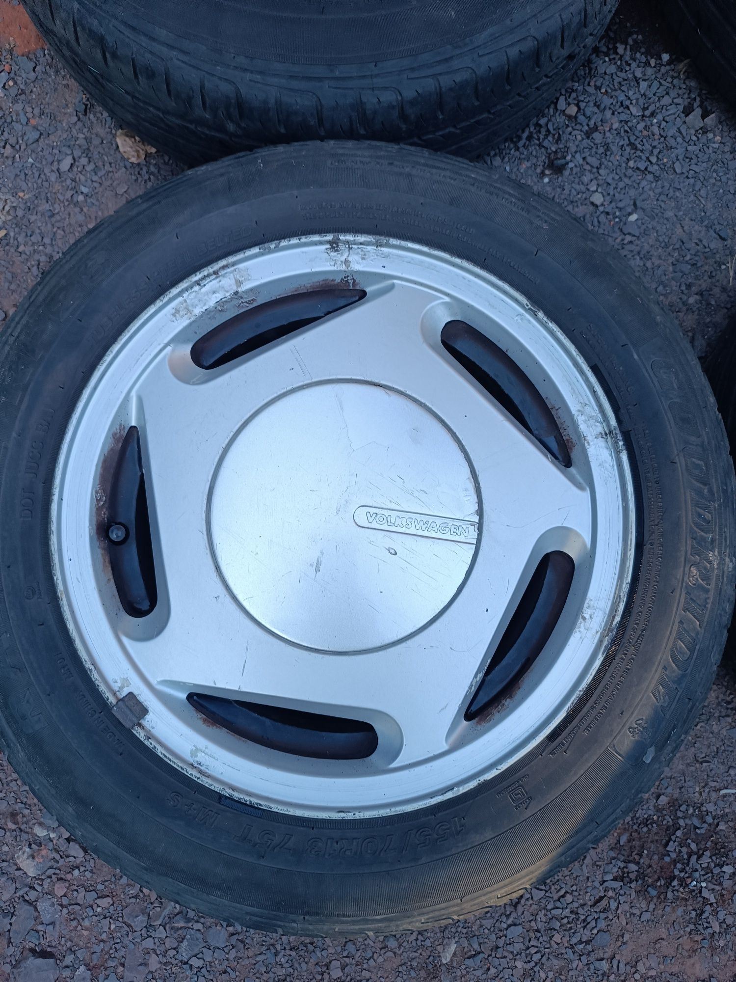 Alufelgi VW 13 4x100 opony 155 70 R13.   a1