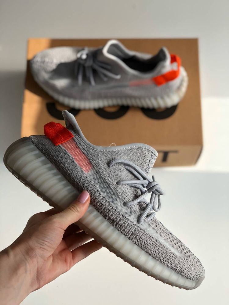 Buty Yeezy Boost 350 v2 tail light