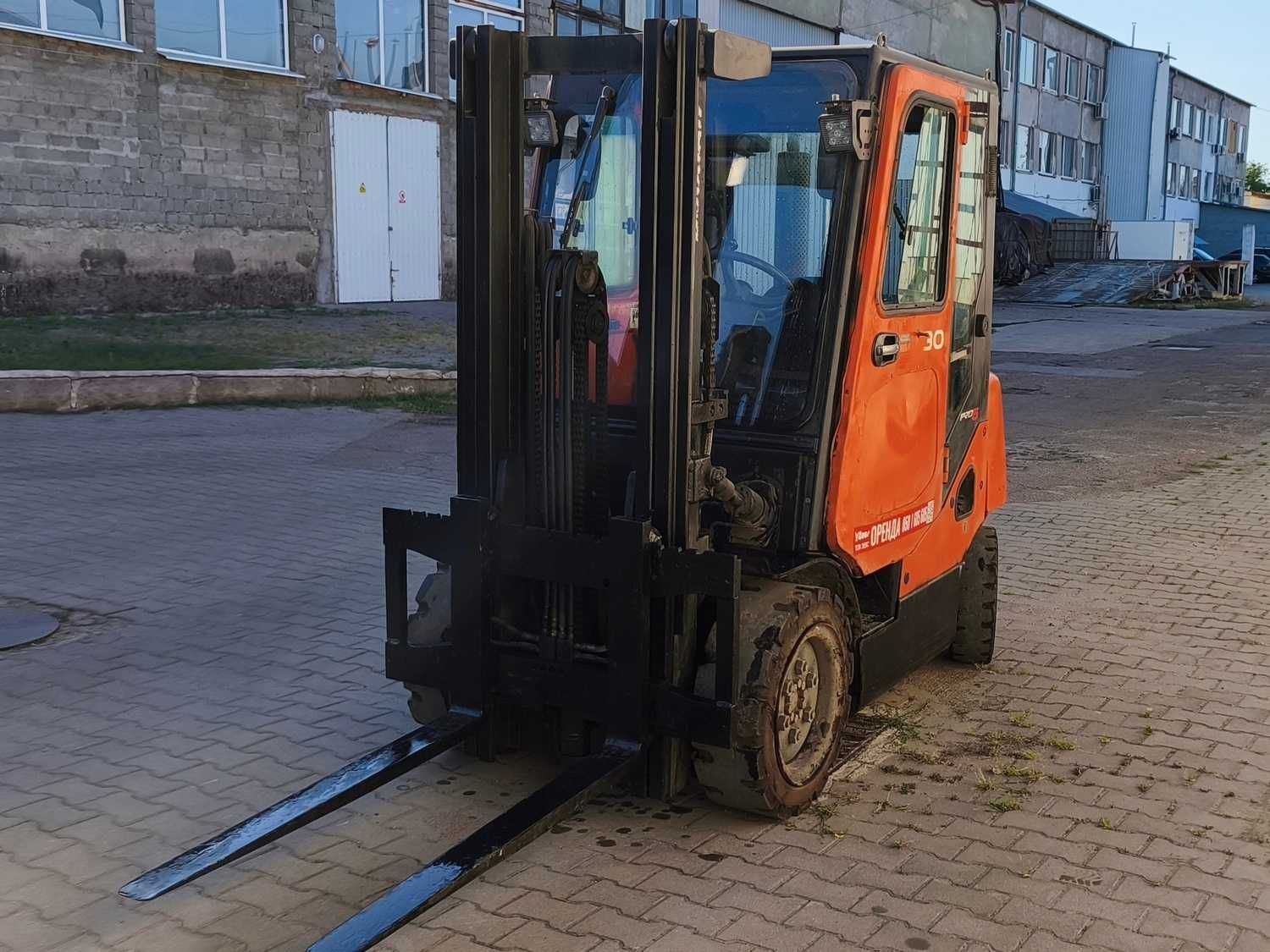 Навантажувач вилковий Doosan D30S-5, Дизельний