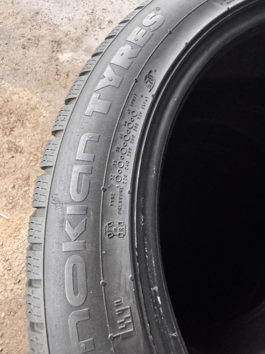 Зимові шини 245 45 R18 Nokian