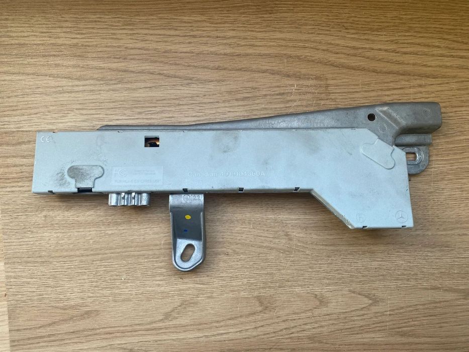 MODUŁ WZMACNIACZ ANTENOWY ANTENY MERCEDES CLS W219 A2198200189