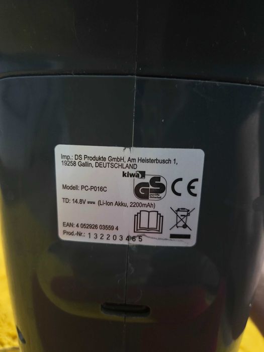 Mały akumulatorowy odkurzacz piorący