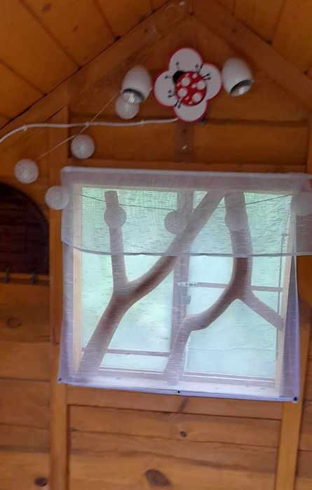 Drewniany domek na kurzej łapce