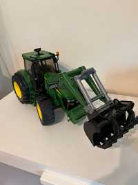 John Deere traktor