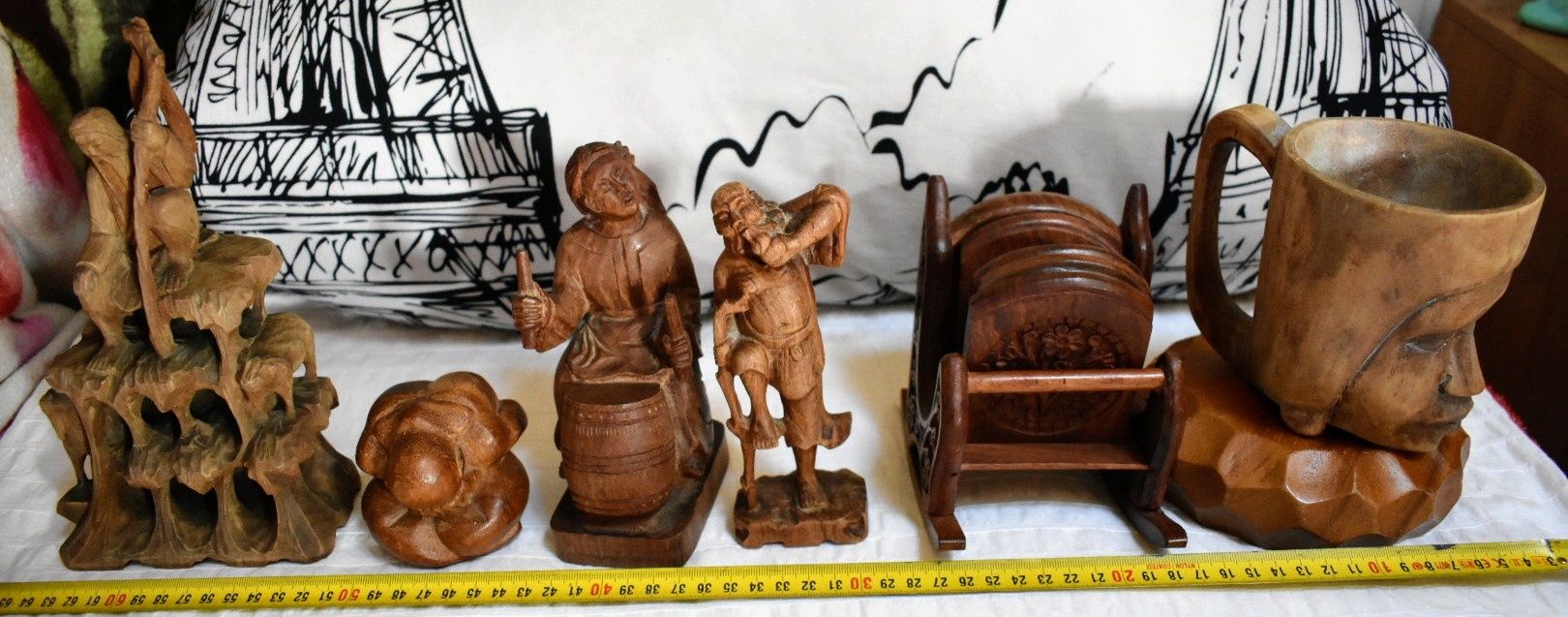 Kolekcjonerskie figurki z lat 80-tych, ręcznie rzeźbione w drewnie.