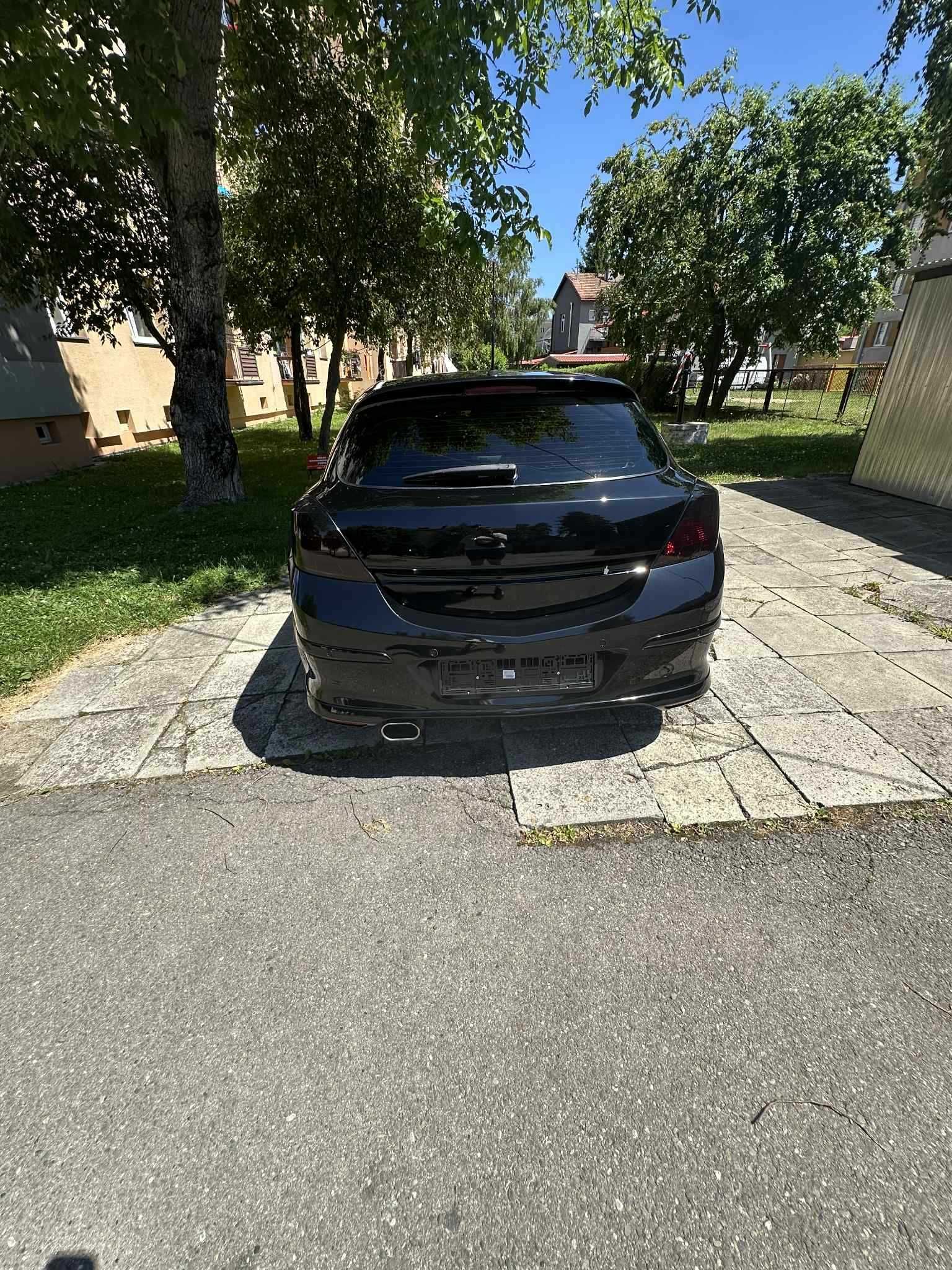 Opel  astra h gtc 1.8 140KM